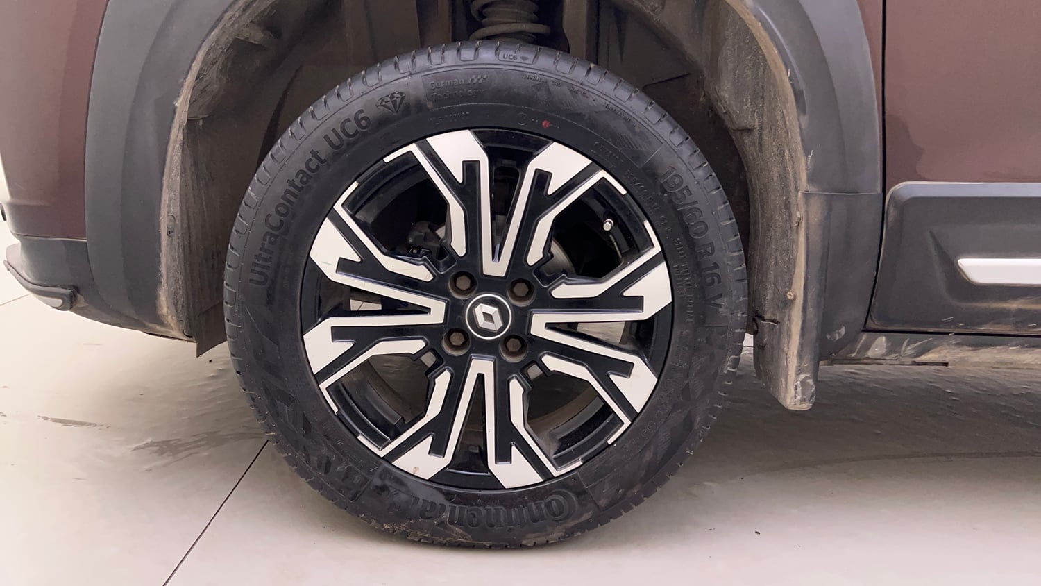 Used 2021 Renault Kiger RXZ AMT Dual Tone Petrol Automatic tyres LEFT FRONT TYRE RIM VIEW