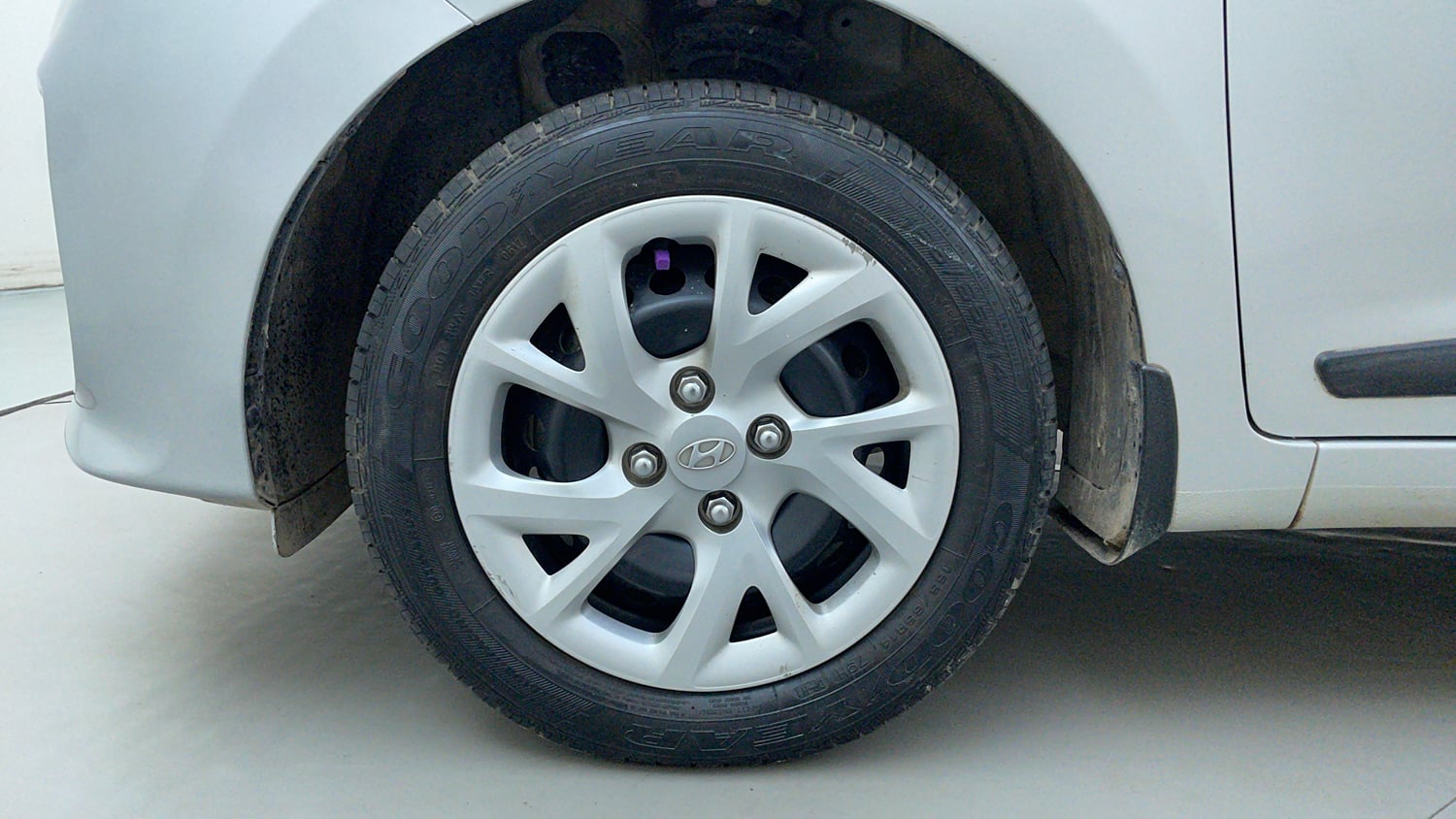 Used 2017 Hyundai Grand i10 Sportz 1.2 Kappa VTVT Petrol Manual tyres LEFT FRONT TYRE RIM VIEW