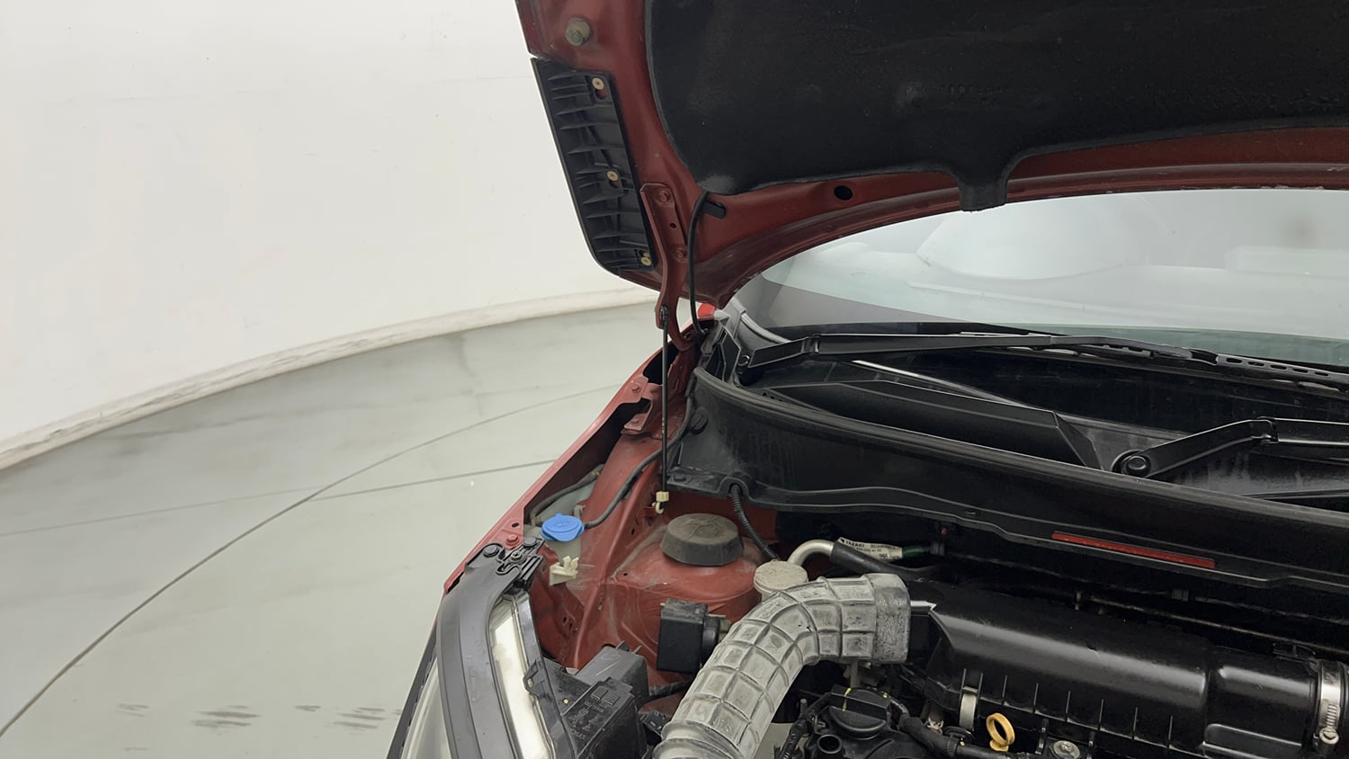 Used 2017 Maruti Suzuki Ignis Delta 1.2 MT Petrol Manual engine ENGINE RIGHT SIDE HINGE & APRON VIEW