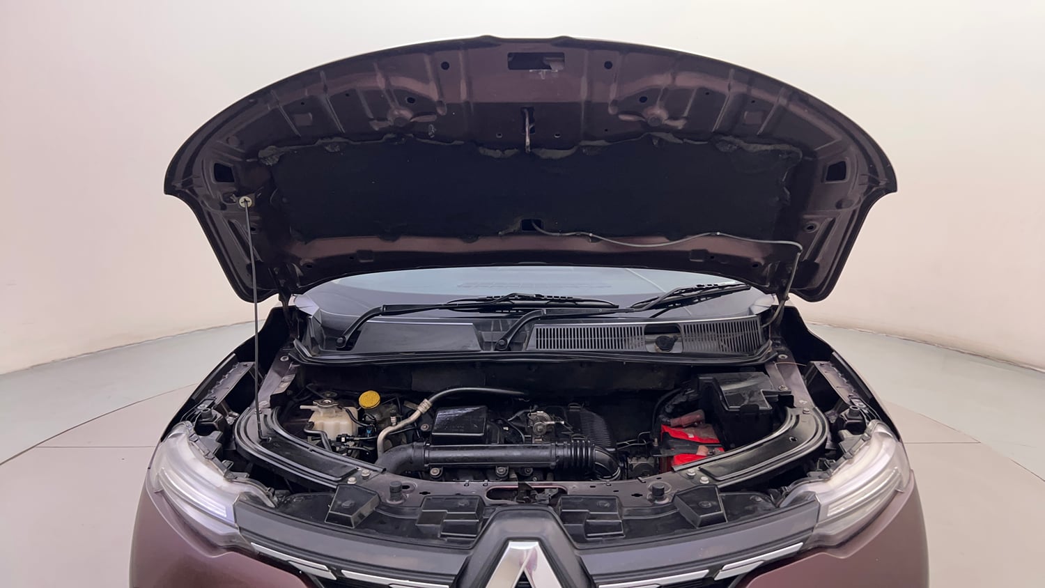 Used 2021 Renault Kiger RXZ AMT Dual Tone Petrol Automatic engine ENGINE & BONNET OPEN FRONT VIEW