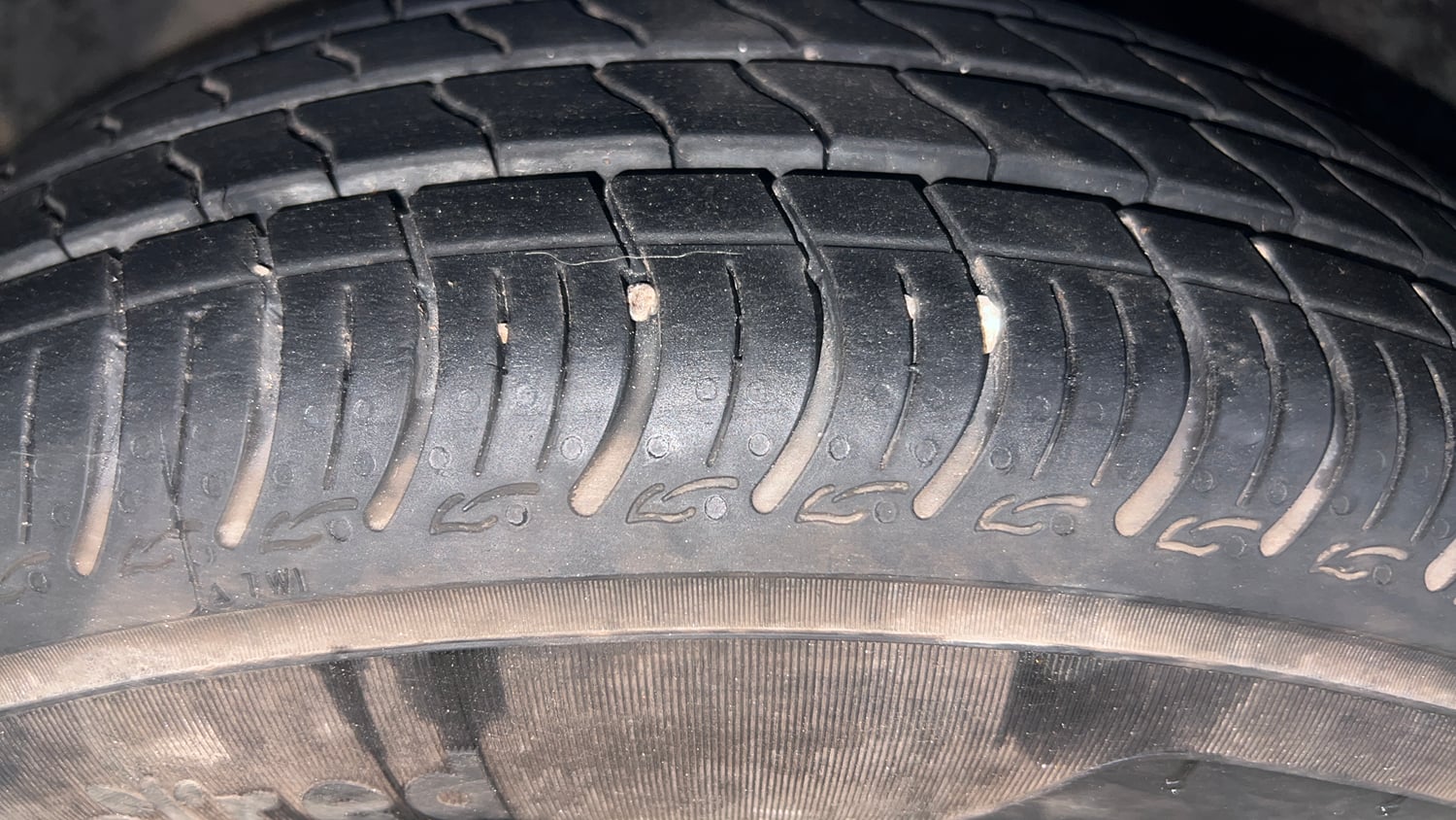 Used 2016 Maruti Suzuki Celerio VXi AMT Petrol Automatic tyres LEFT FRONT TYRE TREAD VIEW