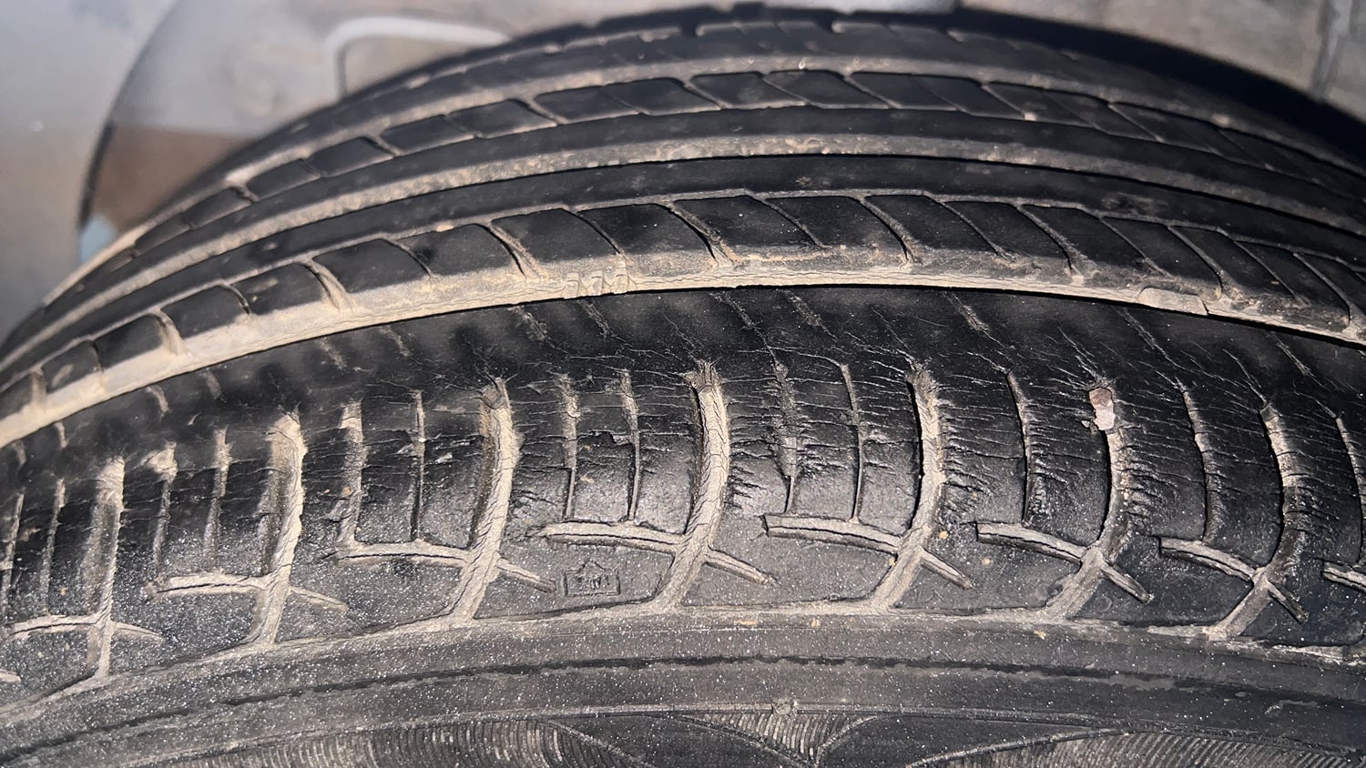 Used 2018 Hyundai Elite i20 Asta 1.2 AT Petrol Automatic tyres RIGHT REAR TYRE TREAD VIEW