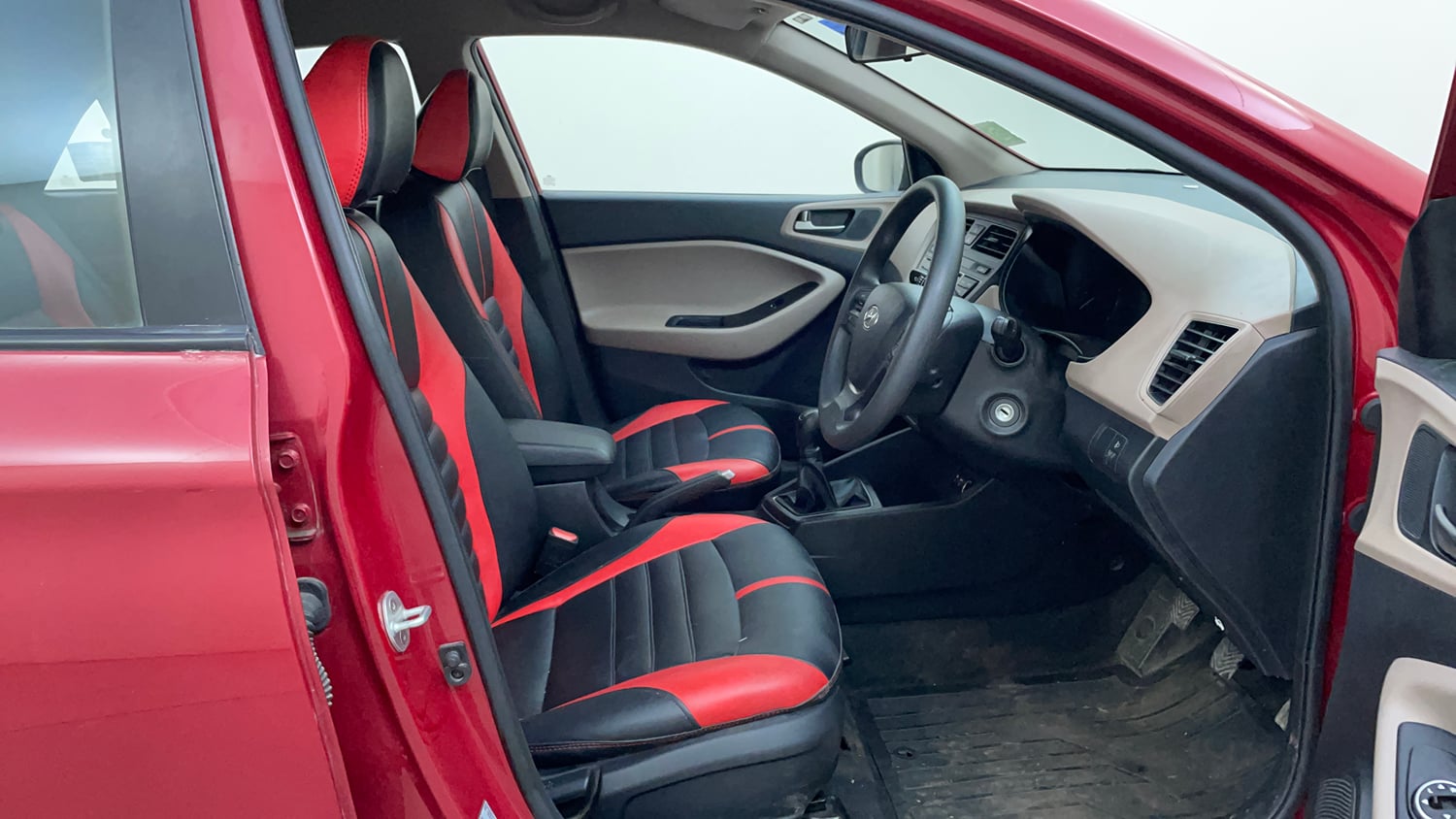 Used 2015 Hyundai Elite i20 Magna 1.2 Petrol Manual interior RIGHT SIDE FRONT DOOR CABIN VIEW