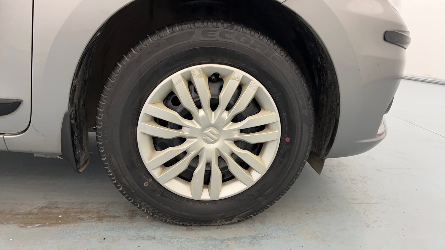 Used 2021 Maruti Suzuki Dzire VXi Petrol Manual tyres RIGHT FRONT TYRE RIM VIEW