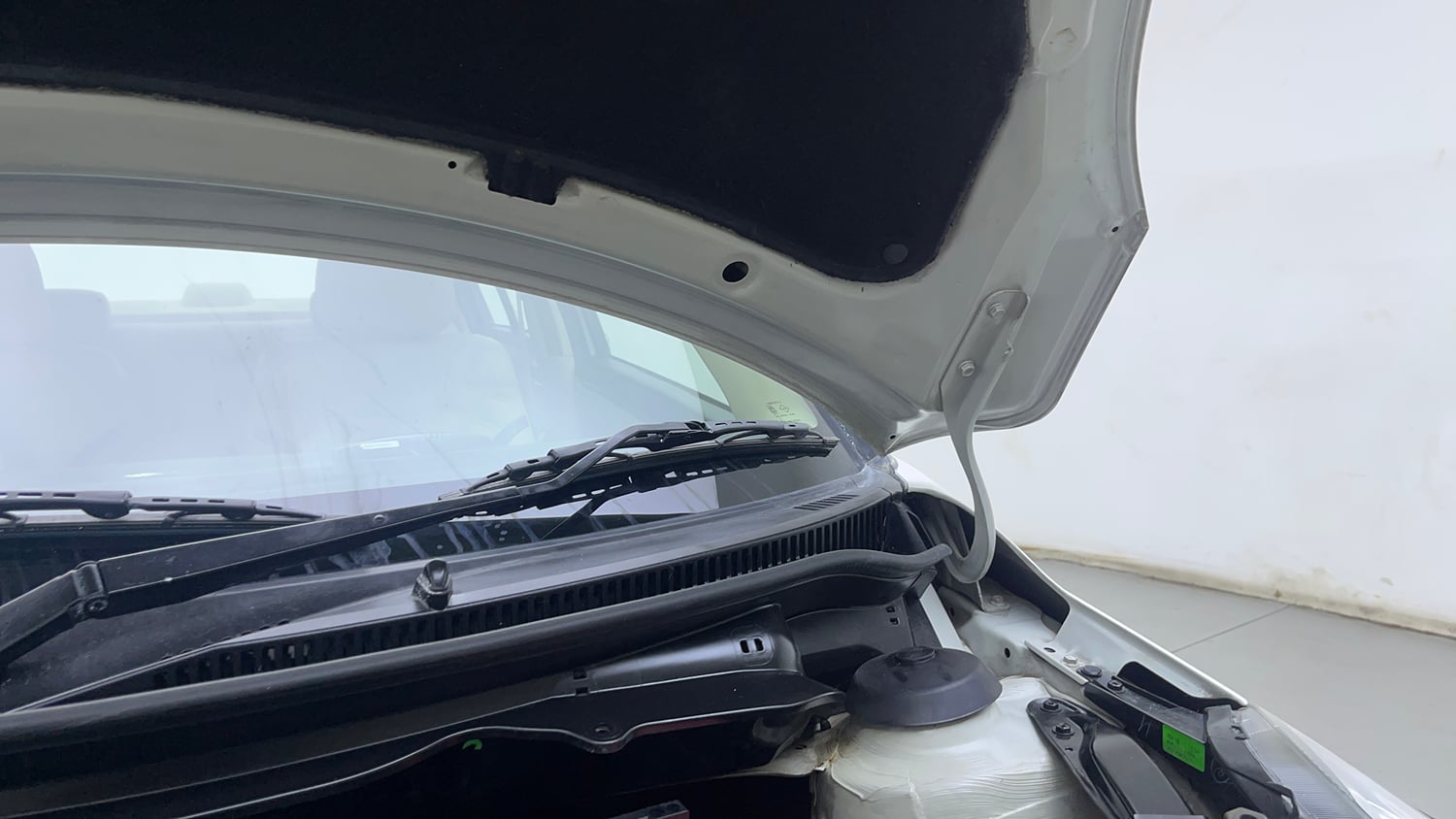 Used 2015 Maruti Suzuki Swift Dzire VXI Petrol Manual engine ENGINE LEFT SIDE HINGE & APRON VIEW