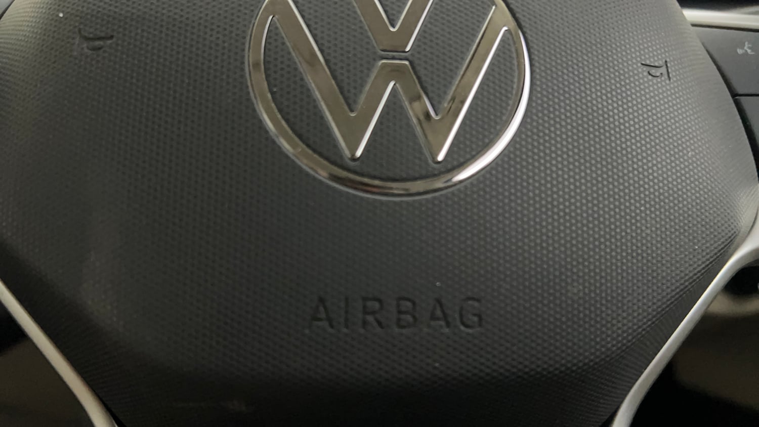 Used 2024 Volkswagen Virtus Highline 1.0 TSI MT Petrol Manual top_features Airbags