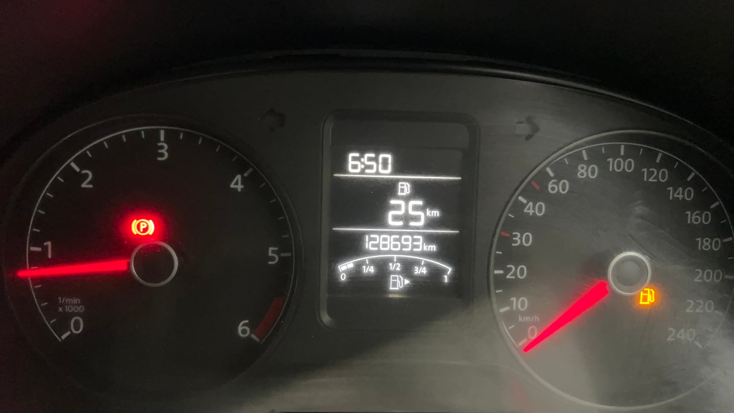 Used 2015 Volkswagen Polo Comfortline 1.5L (D) Diesel Manual interior CLUSTERMETER VIEW