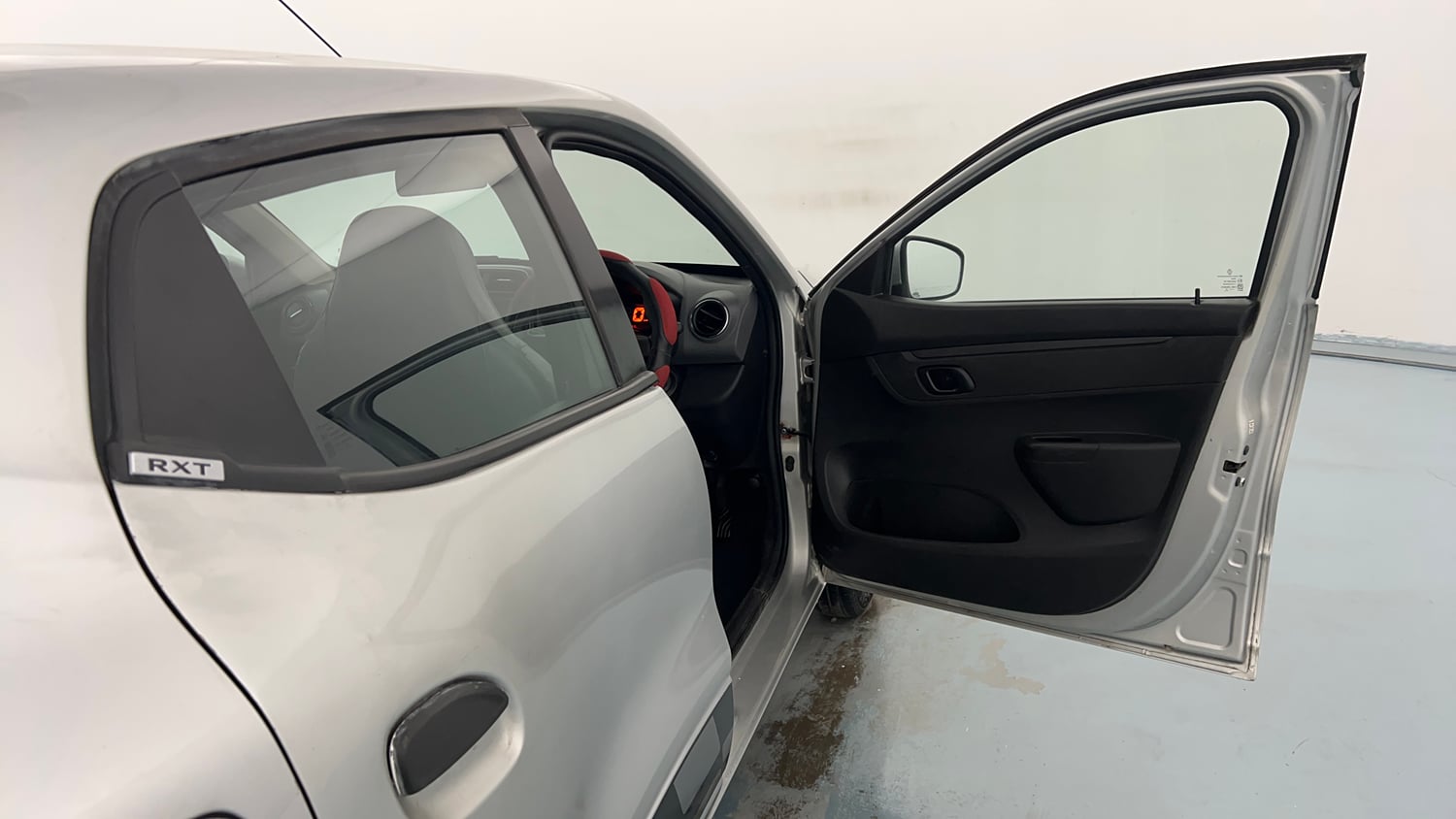 Used 2018 Renault Kwid 1.0 RXT Opt Petrol Manual interior RIGHT FRONT DOOR OPEN VIEW