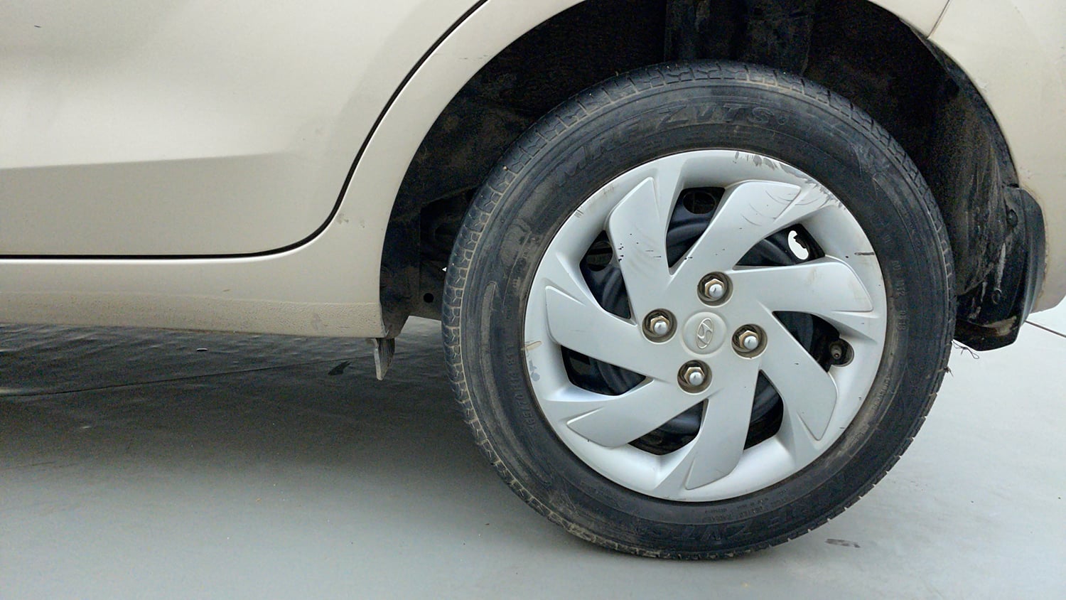 Used 2019 Hyundai Santro Sportz Petrol Manual tyres LEFT REAR TYRE RIM VIEW