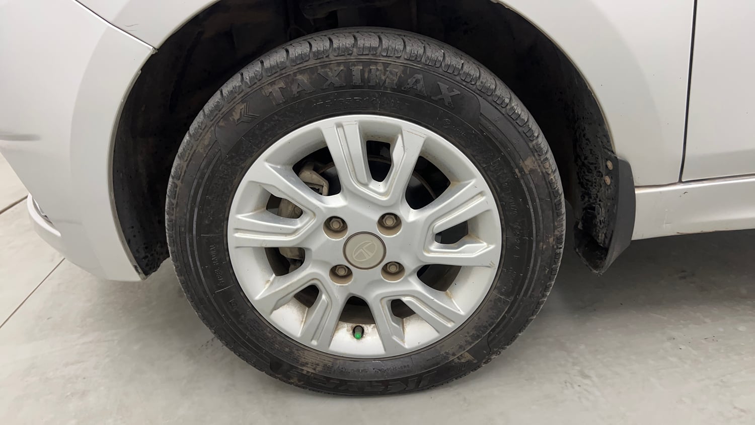 Used 2018 Tata Tiago Revotron XZA Petrol Automatic tyres LEFT FRONT TYRE RIM VIEW