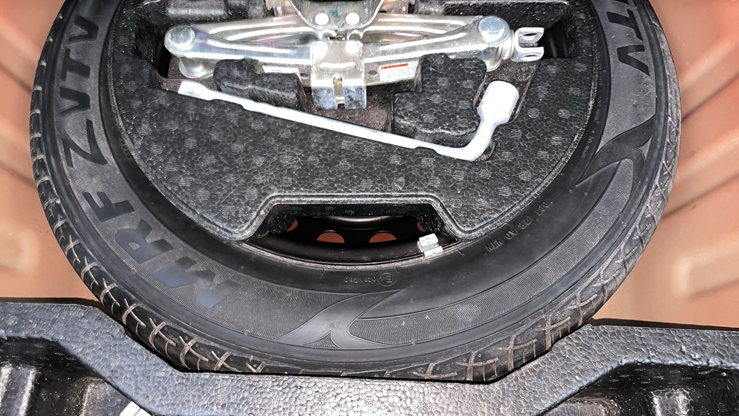 Used 2019 Maruti Suzuki Ciaz Zeta Hybrid 1.5 AT Petrol Automatic tyres SPARE TYRE VIEW