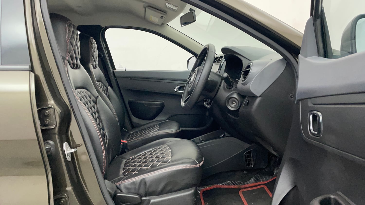 Used 2020 Renault Kwid 1.0 RXT AMT Opt Petrol Automatic interior RIGHT SIDE FRONT DOOR CABIN VIEW