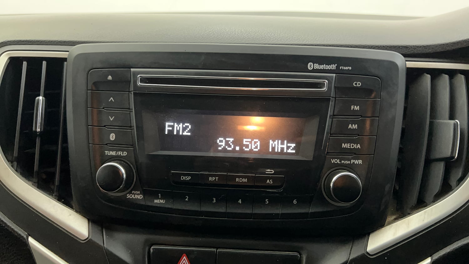 Used 2017 Maruti Suzuki Baleno Delta 1.2 Petrol Manual top_features Integrated (in-dash) music system