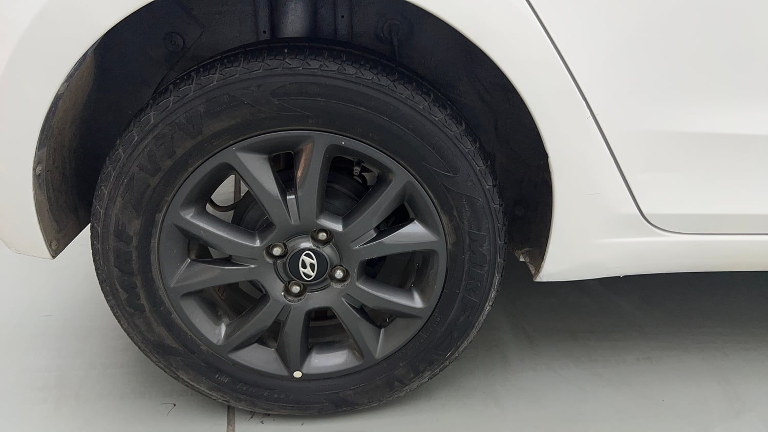 Used 2018 Hyundai Elite i20 Asta 1.2 AT Petrol Automatic tyres RIGHT REAR TYRE RIM VIEW