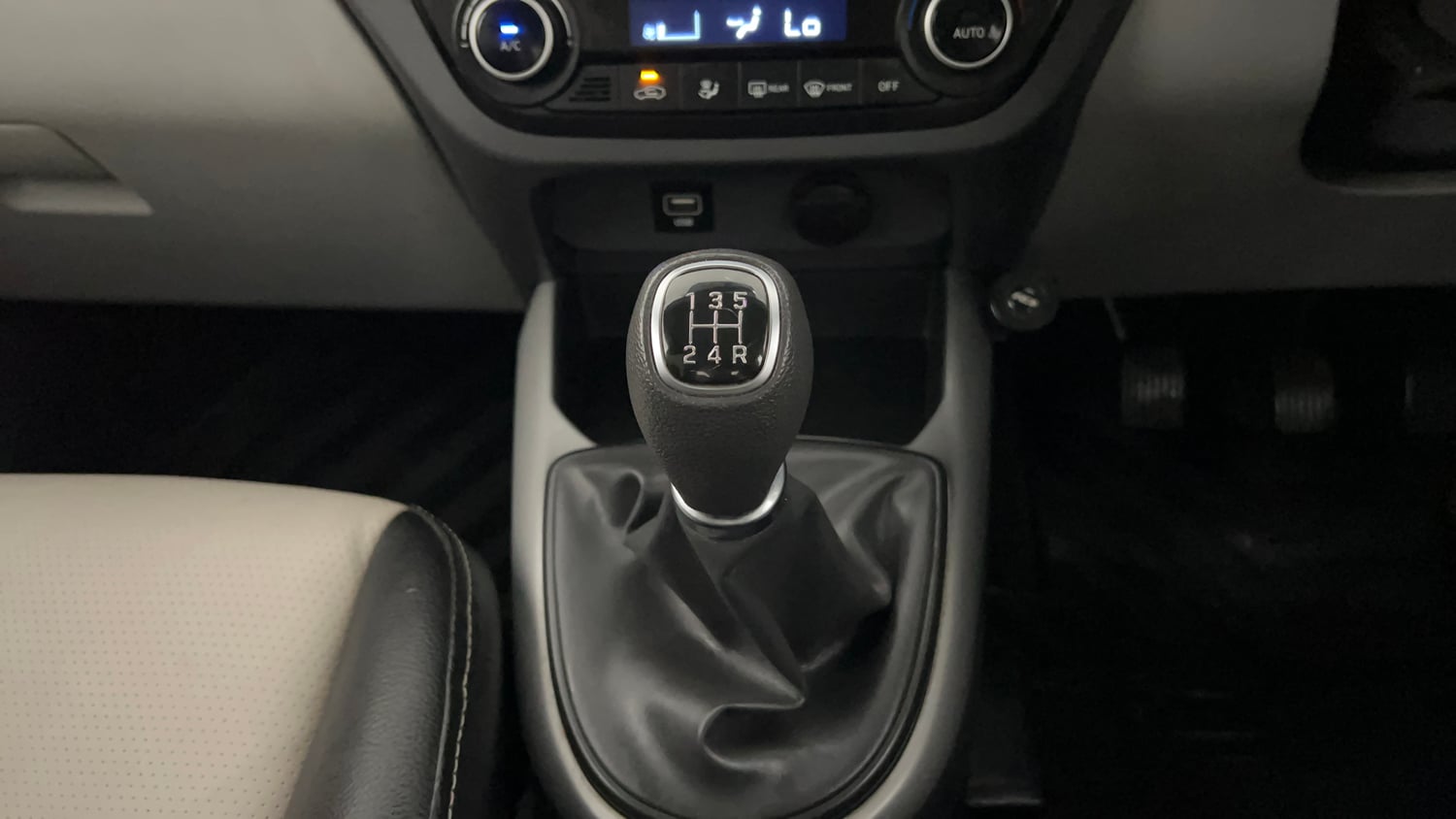 Used 2020 Hyundai Grand i10 Nios Sportz 1.2 Kappa VTVT Petrol Manual interior GEAR  KNOB VIEW
