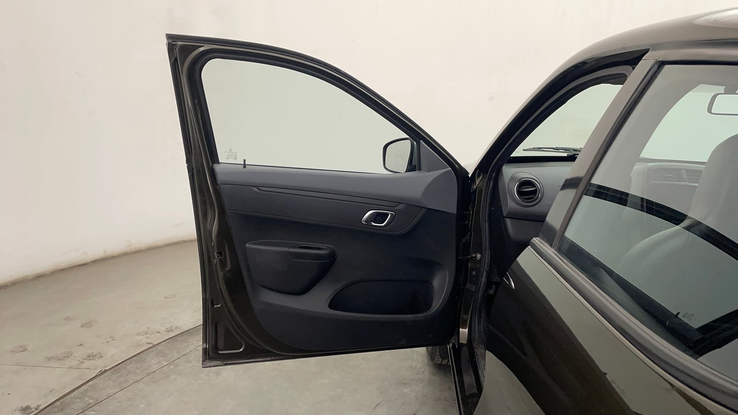 Used 2020 Renault Kwid 1.0 RXT AMT Opt Petrol Automatic interior LEFT FRONT DOOR OPEN VIEW