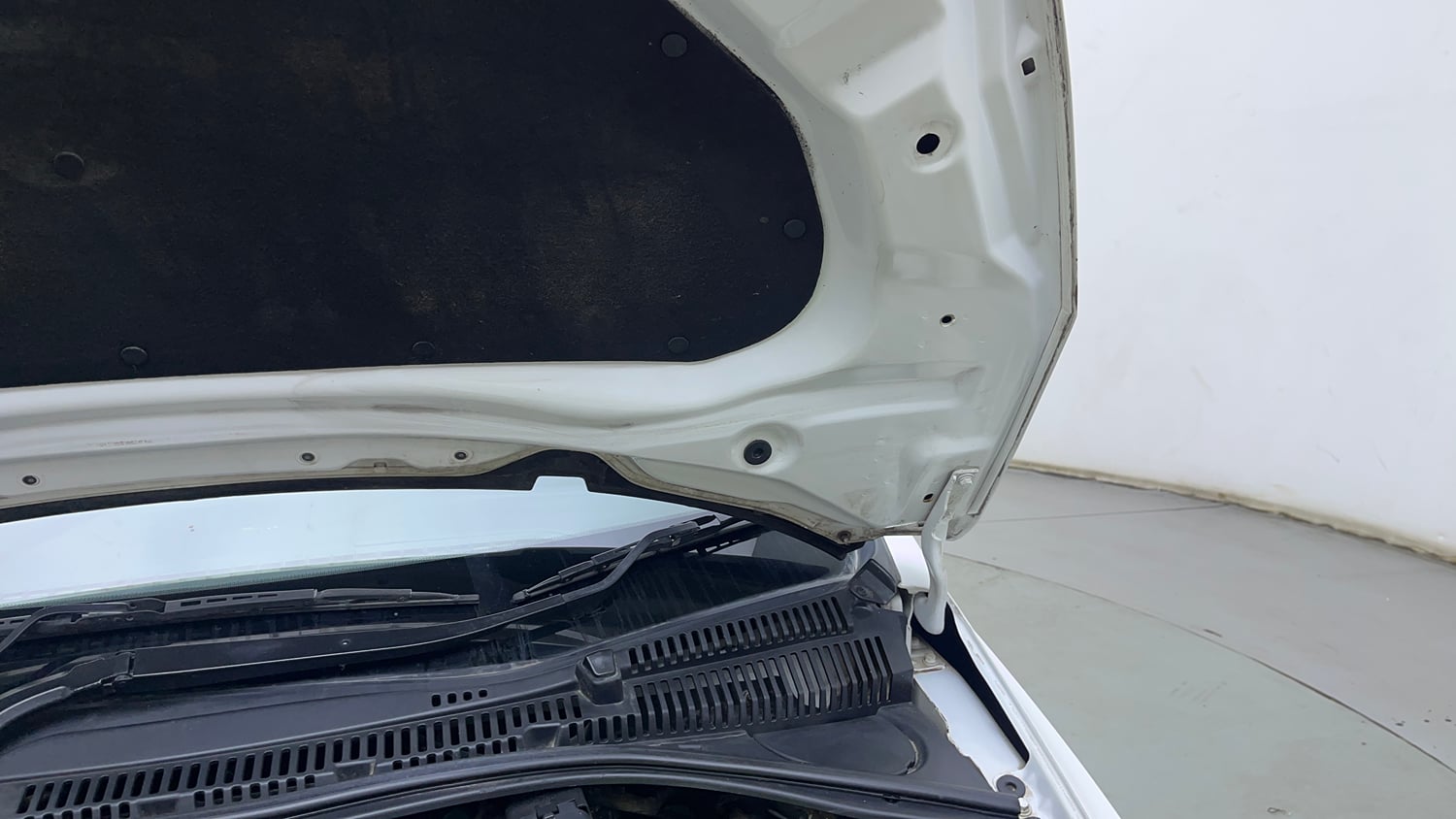 Used 2021 Tata Tiago XT Petrol Manual engine ENGINE LEFT SIDE HINGE & APRON VIEW