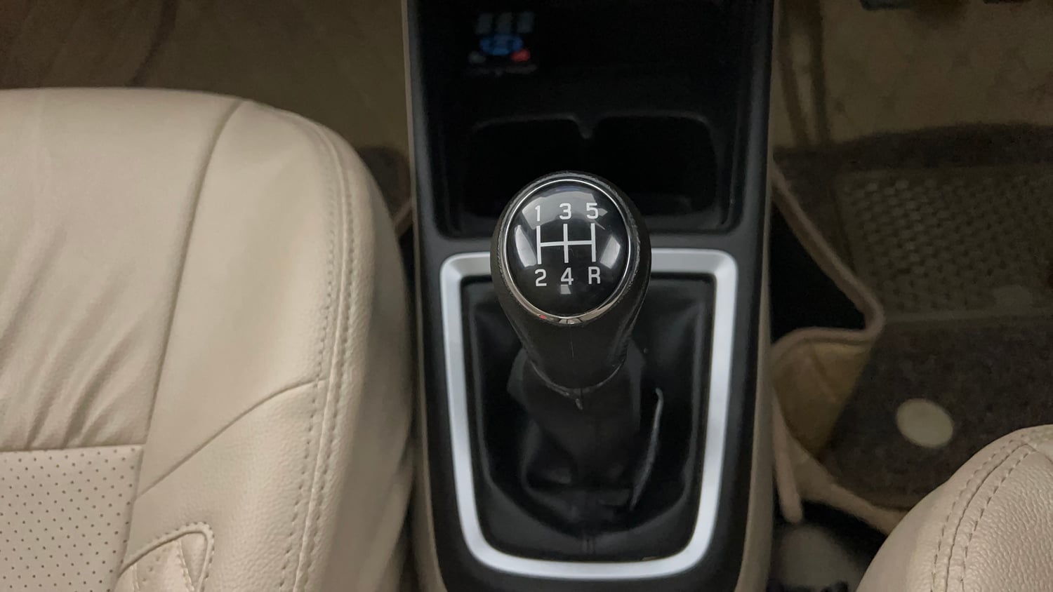 Used 2021 Maruti Suzuki Dzire VXi Petrol Manual interior GEAR  KNOB VIEW