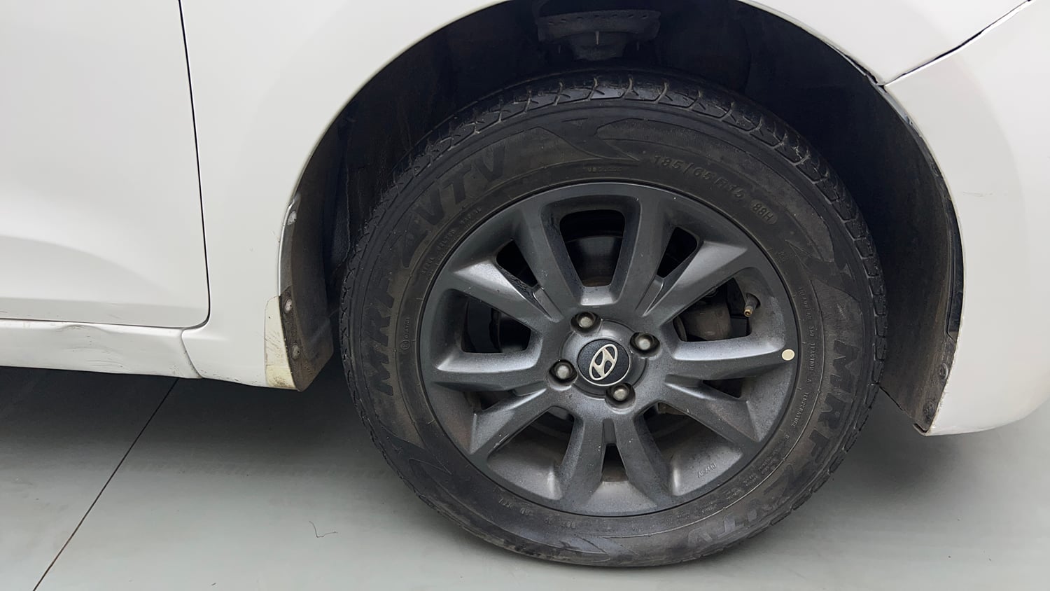 Used 2018 Hyundai Elite i20 Asta 1.2 AT Petrol Automatic tyres RIGHT FRONT TYRE RIM VIEW