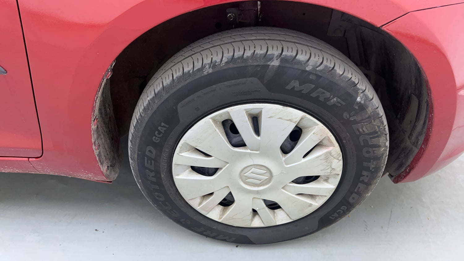Used 2014 Maruti Suzuki Swift VXi Petrol Manual tyres RIGHT FRONT TYRE RIM VIEW