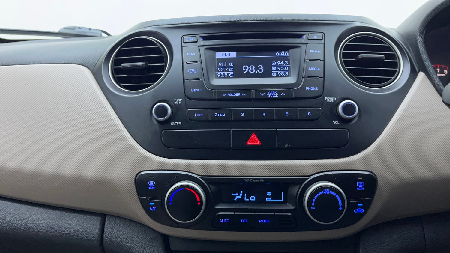 Used 2014 Hyundai Xcent SX 1.2 (O) Petrol Manual interior MUSIC SYSTEM & AC CONTROL VIEW