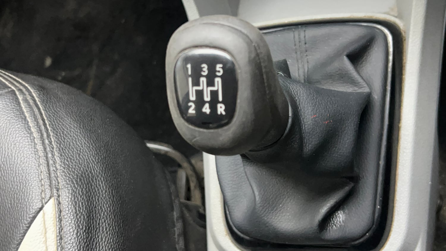 Used 2021 Tata Tiago XZ CNG( Outside Fitted ) Cng Manual interior GEAR  KNOB VIEW