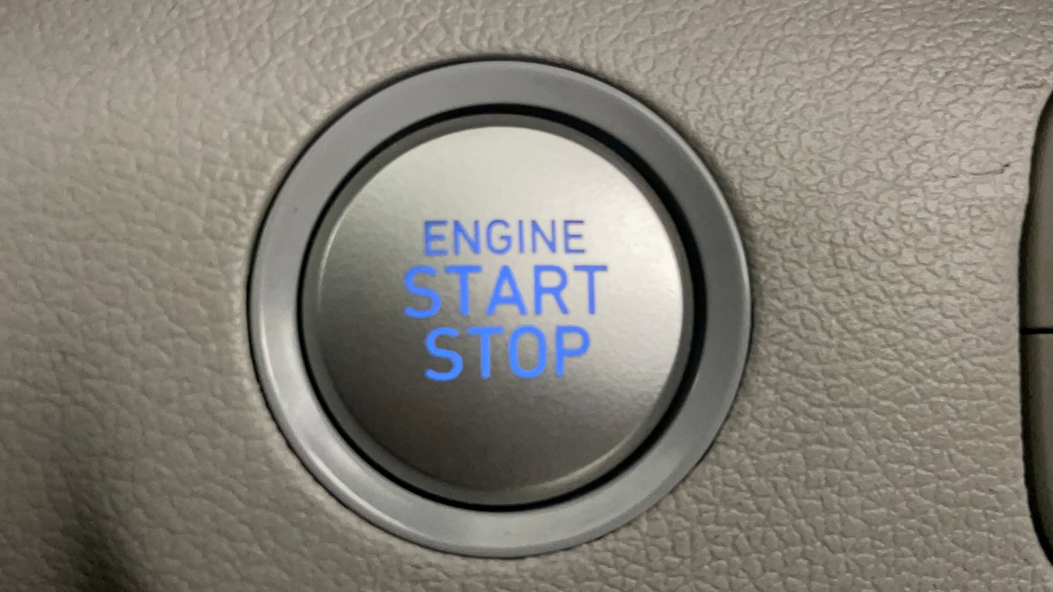 Used 2024 Hyundai Venue SX 1.2 Petrol Petrol Manual top_features Keyless start