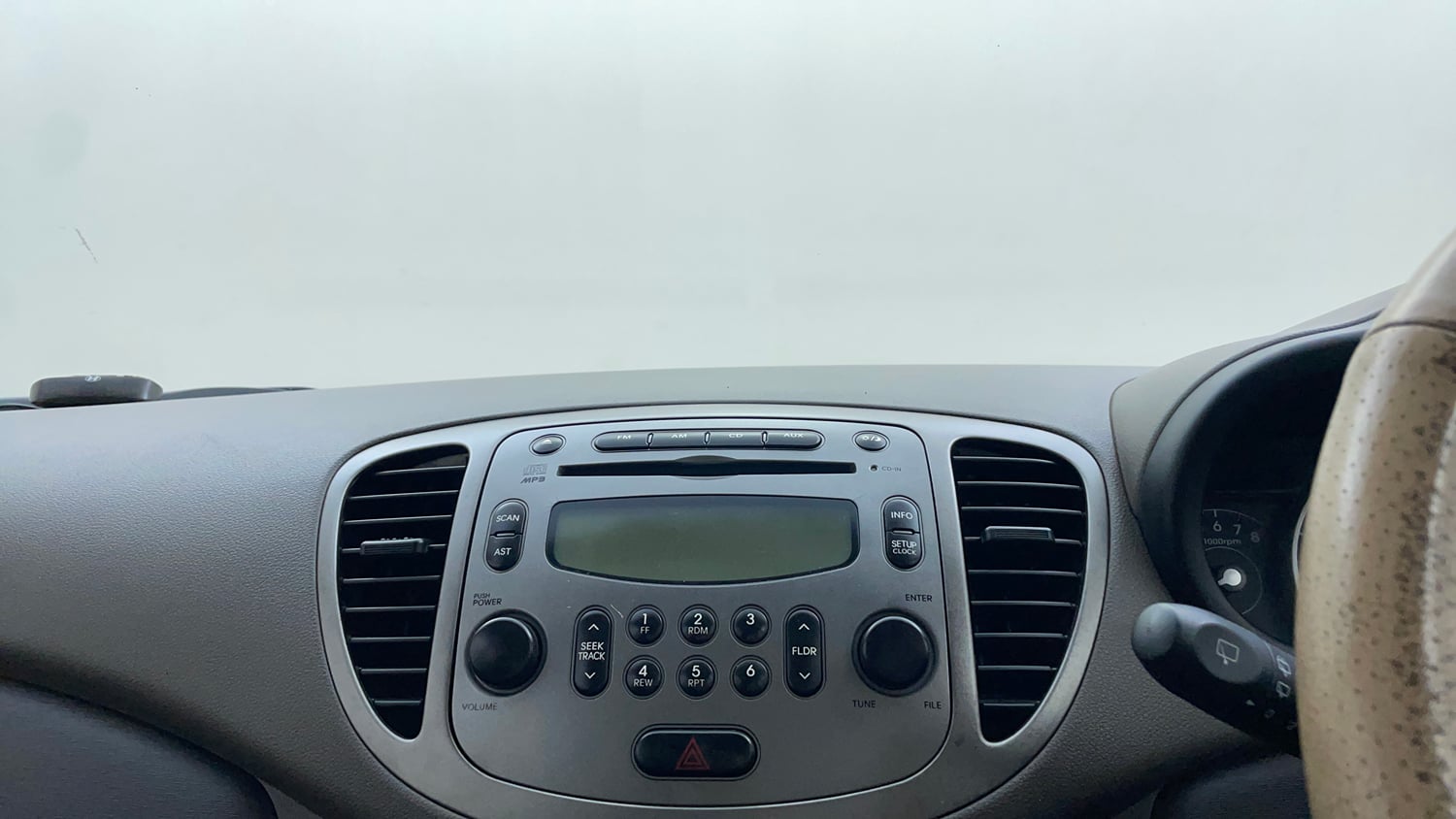 Used 2013 Hyundai i10 Sportz 1.2 Kappa2 Petrol Manual top_features Integrated (in-dash) music system