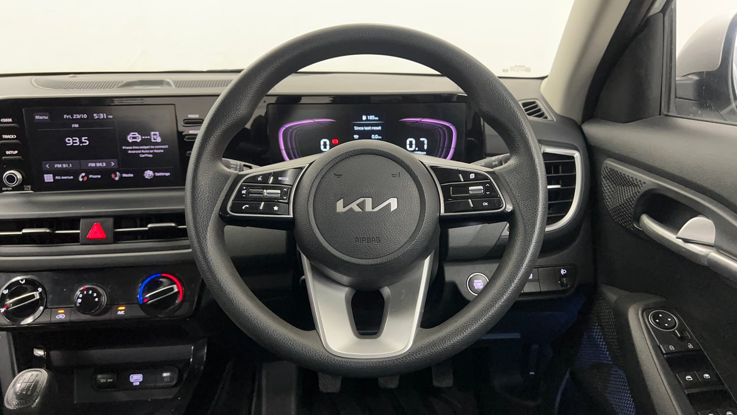 Used 2024 Kia Seltos HTK 1.5 Diesel MT Diesel Manual interior STEERING VIEW