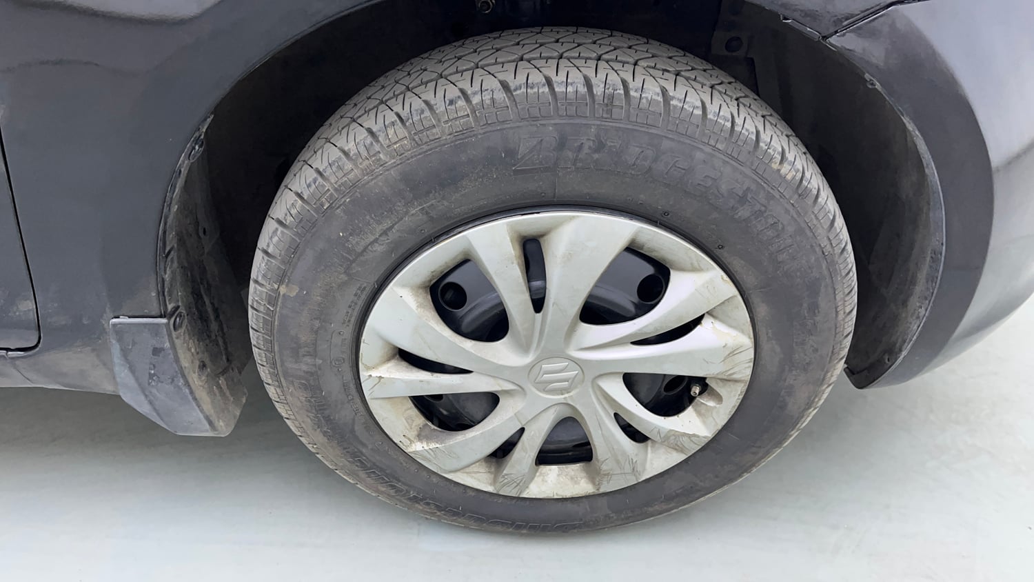 Used 2012 Maruti Suzuki Swift VXi Petrol Manual tyres RIGHT FRONT TYRE RIM VIEW