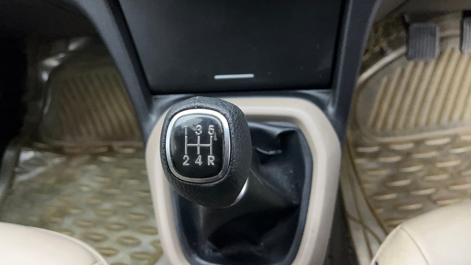 Used 2014 Hyundai Xcent SX 1.2 (O) Petrol Manual interior GEAR  KNOB VIEW