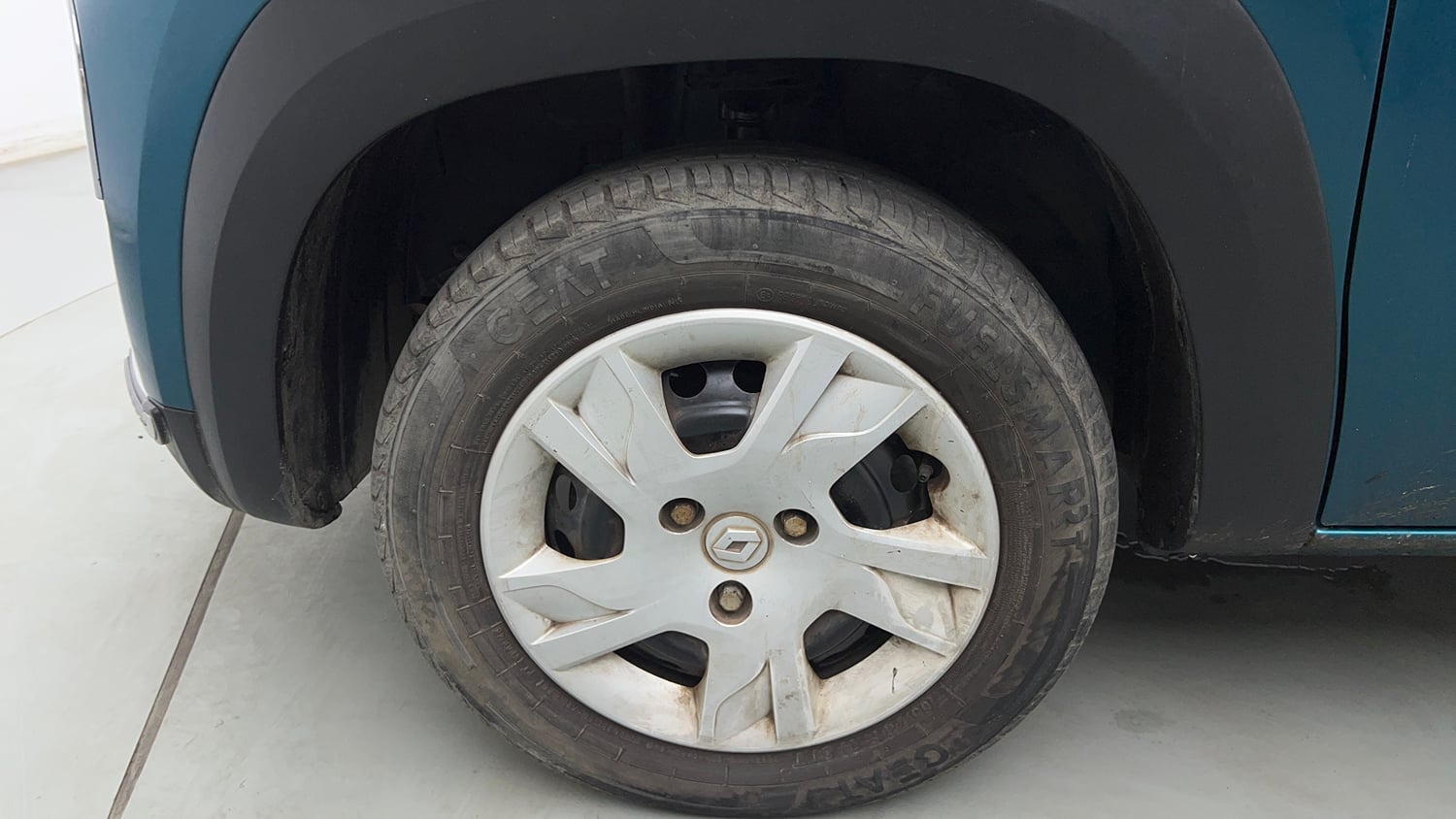 Used 2022 Renault Kwid RXT 1.0 Petrol Manual tyres LEFT FRONT TYRE RIM VIEW