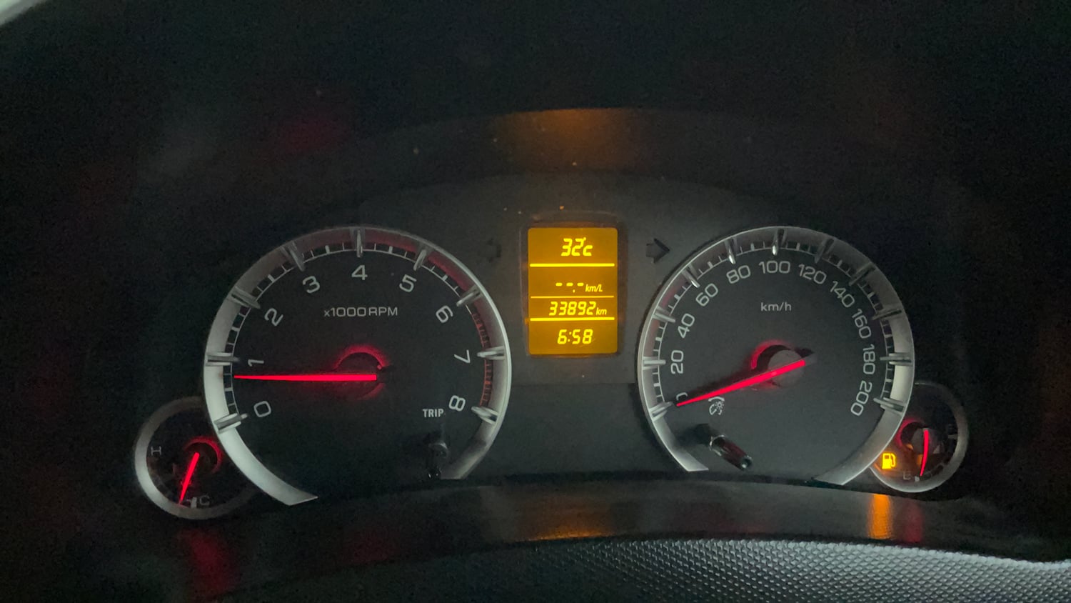 Used 2015 Maruti Suzuki Swift ZXi Petrol Manual interior CLUSTERMETER VIEW
