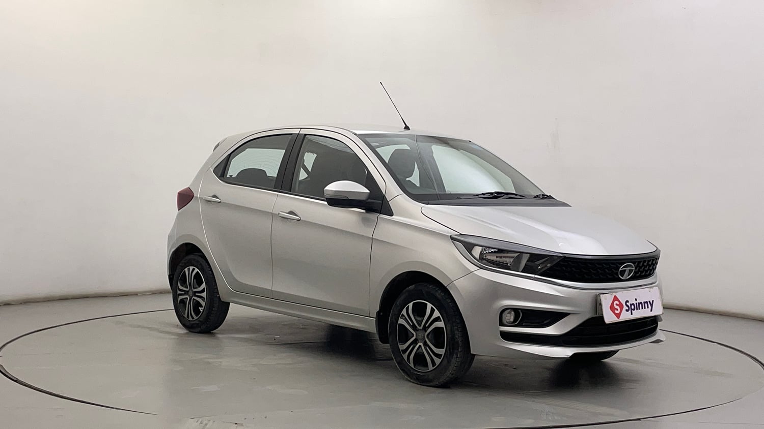 Used 2020 Tata Tiago XZ Petrol Manual exterior RIGHT FRONT CORNER VIEW