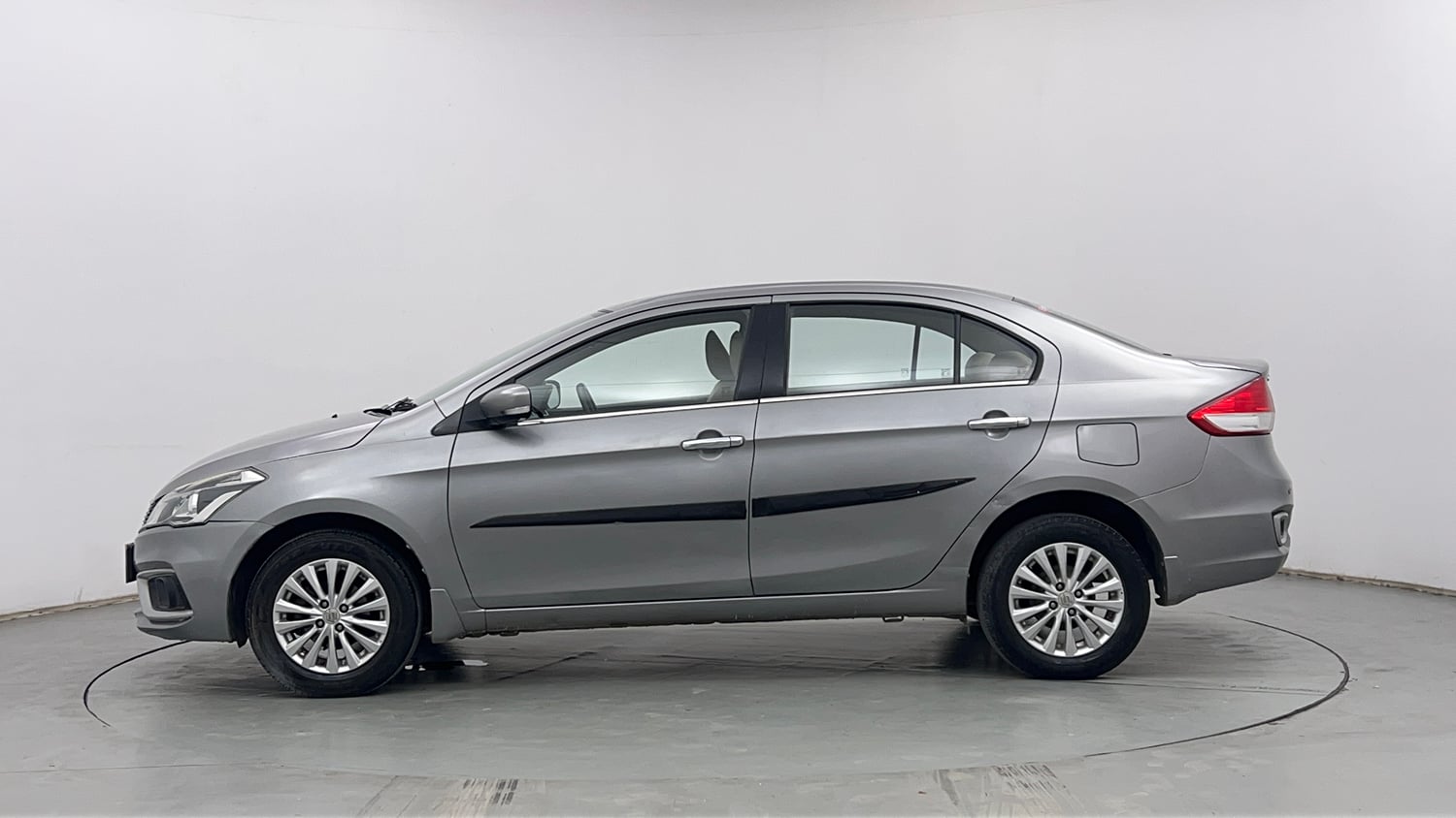 Used 2019 Maruti Suzuki Ciaz Delta Hybrid 1.5 AT Petrol Automatic exterior LEFT SIDE VIEW