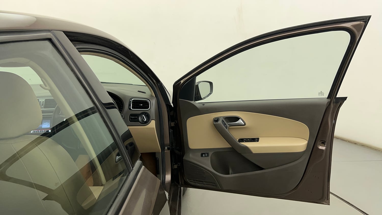 Used 2019 Volkswagen Vento Highline 1.6 (P) Petrol Manual interior RIGHT FRONT DOOR OPEN VIEW