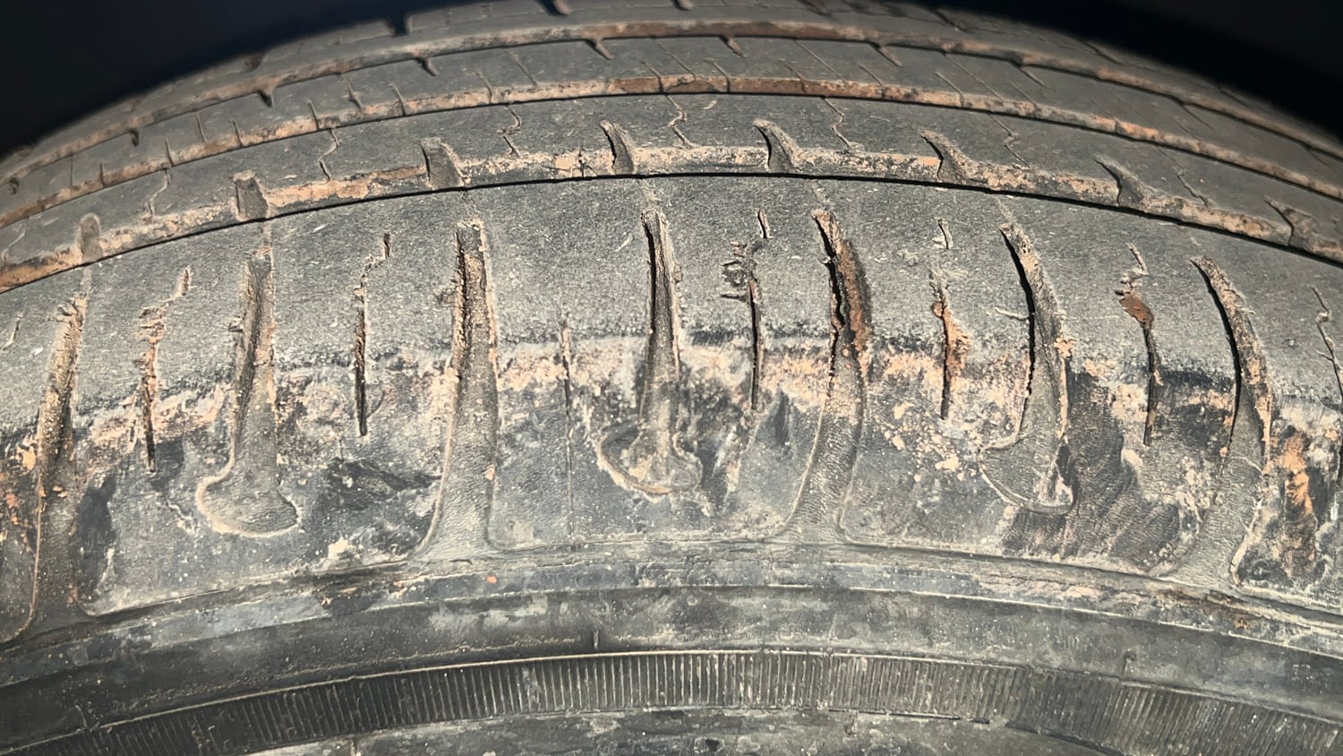 Used 2018 Hyundai Grand i10 Magna 1.2 Kappa VTVT Petrol Manual tyres RIGHT FRONT TYRE TREAD VIEW