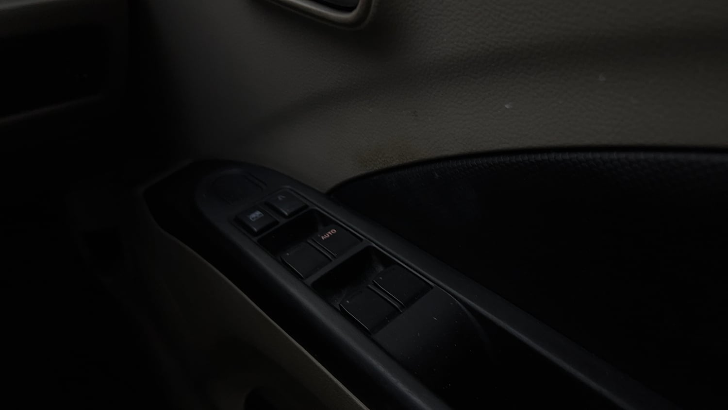 Used 2016 Maruti Suzuki Celerio VXi AMT Petrol Automatic top_features Central locking