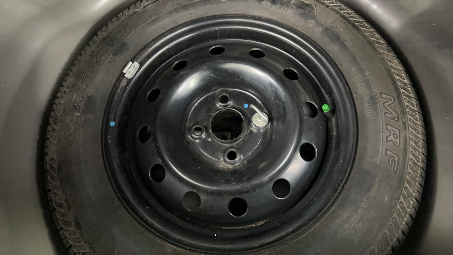 Used 2018 Maruti Suzuki Swift VXI (O) Petrol Manual tyres SPARE TYRE VIEW