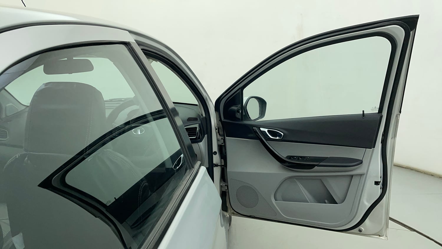 Used 2020 Tata Tiago XZ Petrol Manual interior RIGHT FRONT DOOR OPEN VIEW