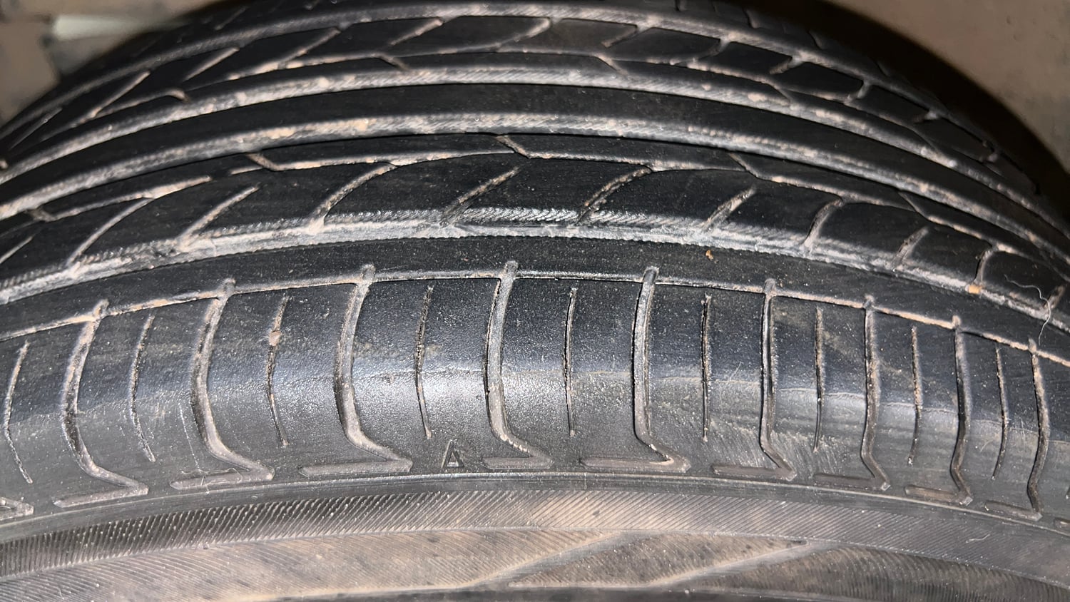 Used 2016 Maruti Suzuki Baleno Sigma 1.2 Petrol Manual tyres LEFT FRONT TYRE TREAD VIEW