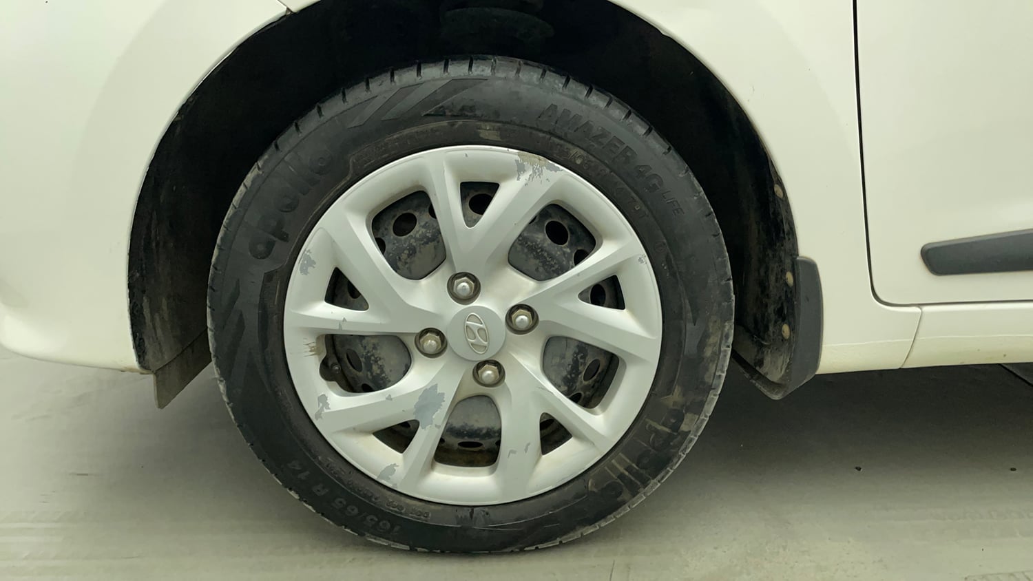 Used 2018 Hyundai Grand i10 Sportz (O) 1.2 Kappa VTVT Petrol Manual tyres LEFT FRONT TYRE RIM VIEW