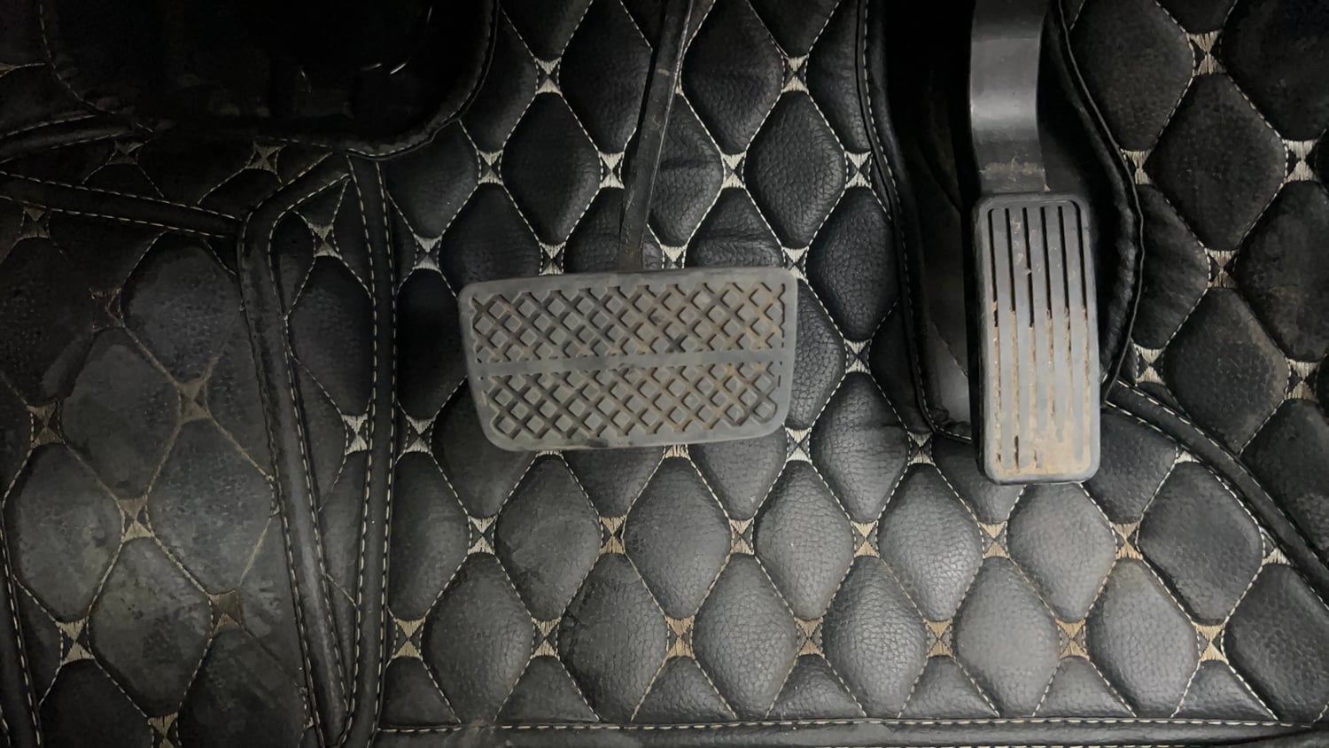 Used 2025 Honda Elevate V CVT Petrol Automatic interior PEDALS VIEW