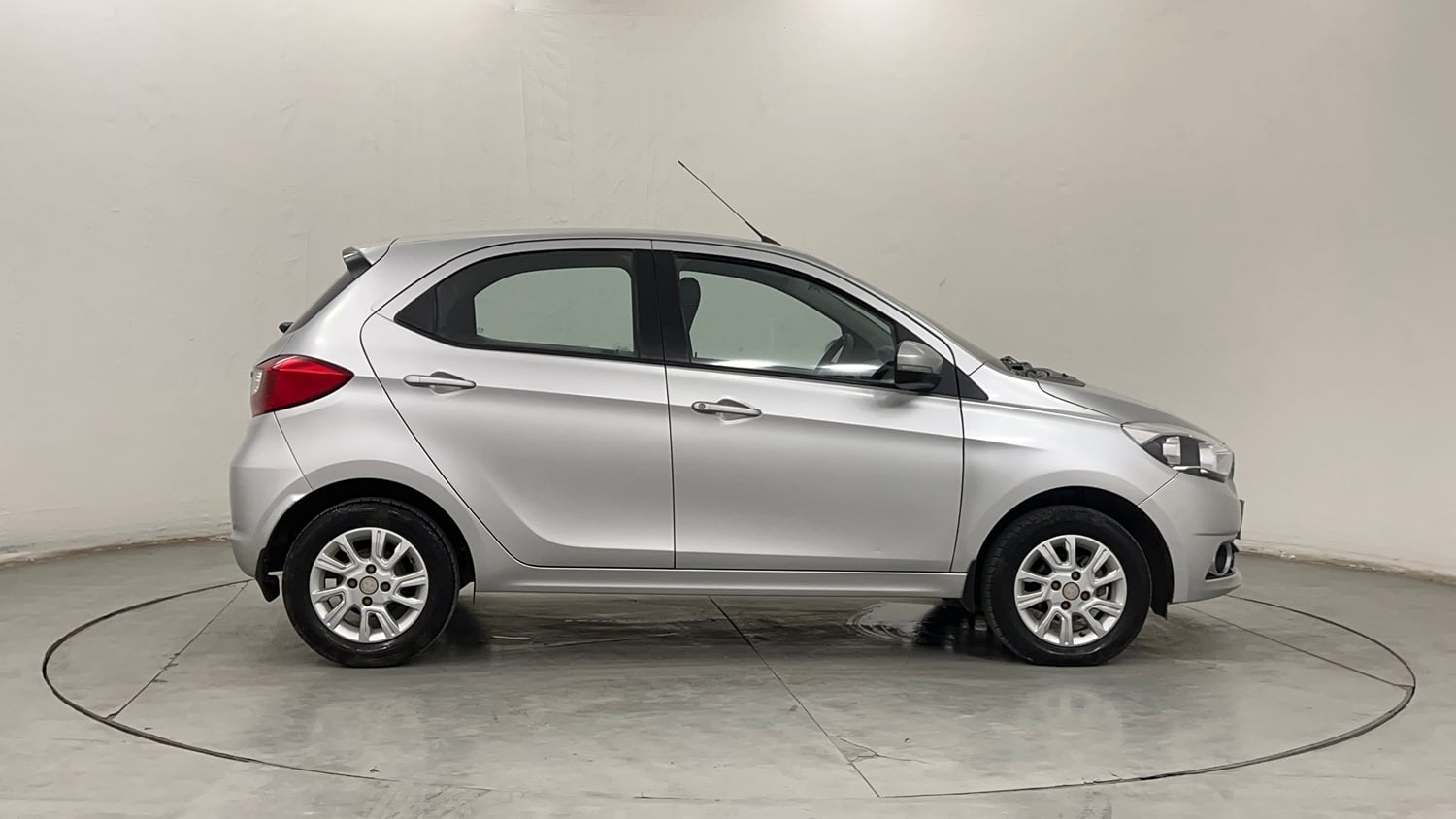Used 2018 Tata Tiago Revotron XZA Petrol Automatic exterior RIGHT SIDE VIEW