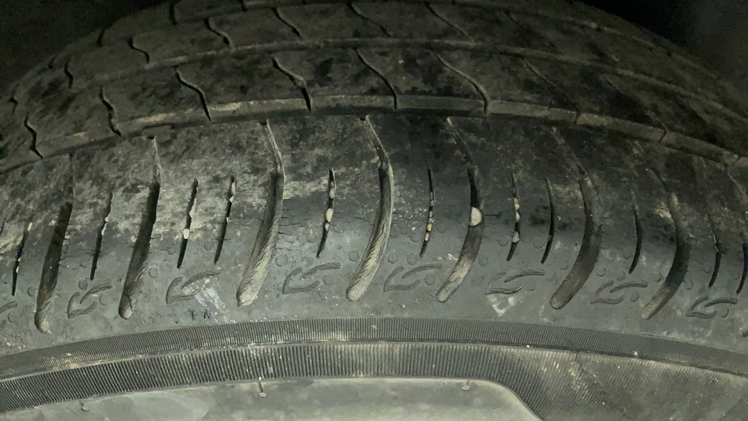 Used 2022 Tata Altroz XM Plus Petrol Petrol Manual tyres LEFT REAR TYRE TREAD VIEW