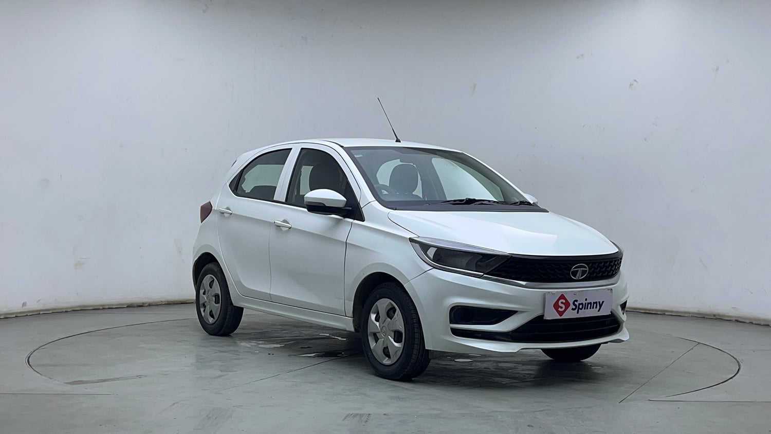 Used 2021 Tata Tiago XT Petrol Manual exterior RIGHT FRONT CORNER VIEW