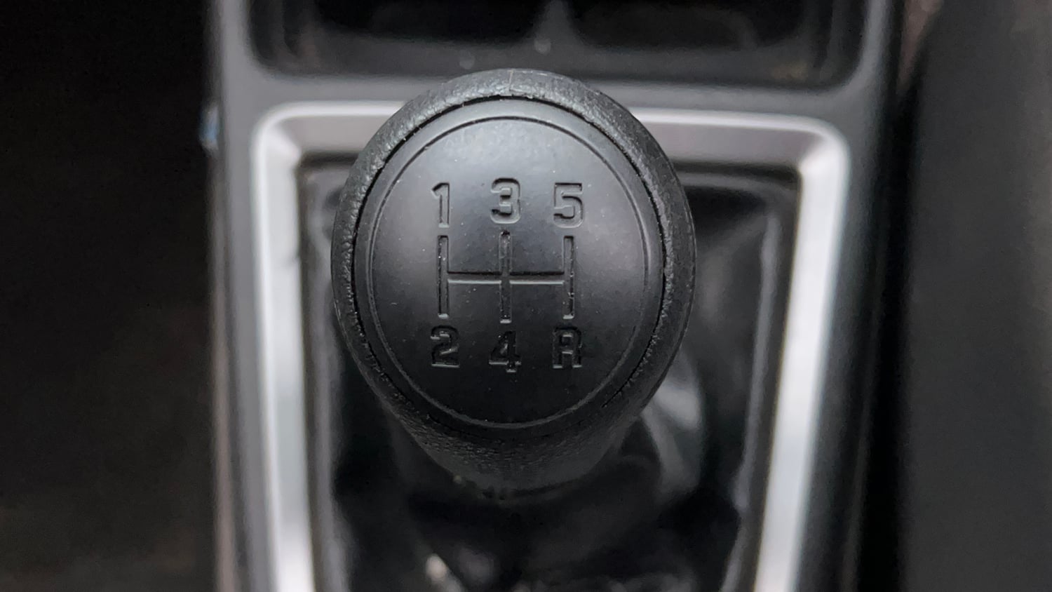 Used 2018 Maruti Suzuki Swift LXi Petrol Manual interior GEAR  KNOB VIEW