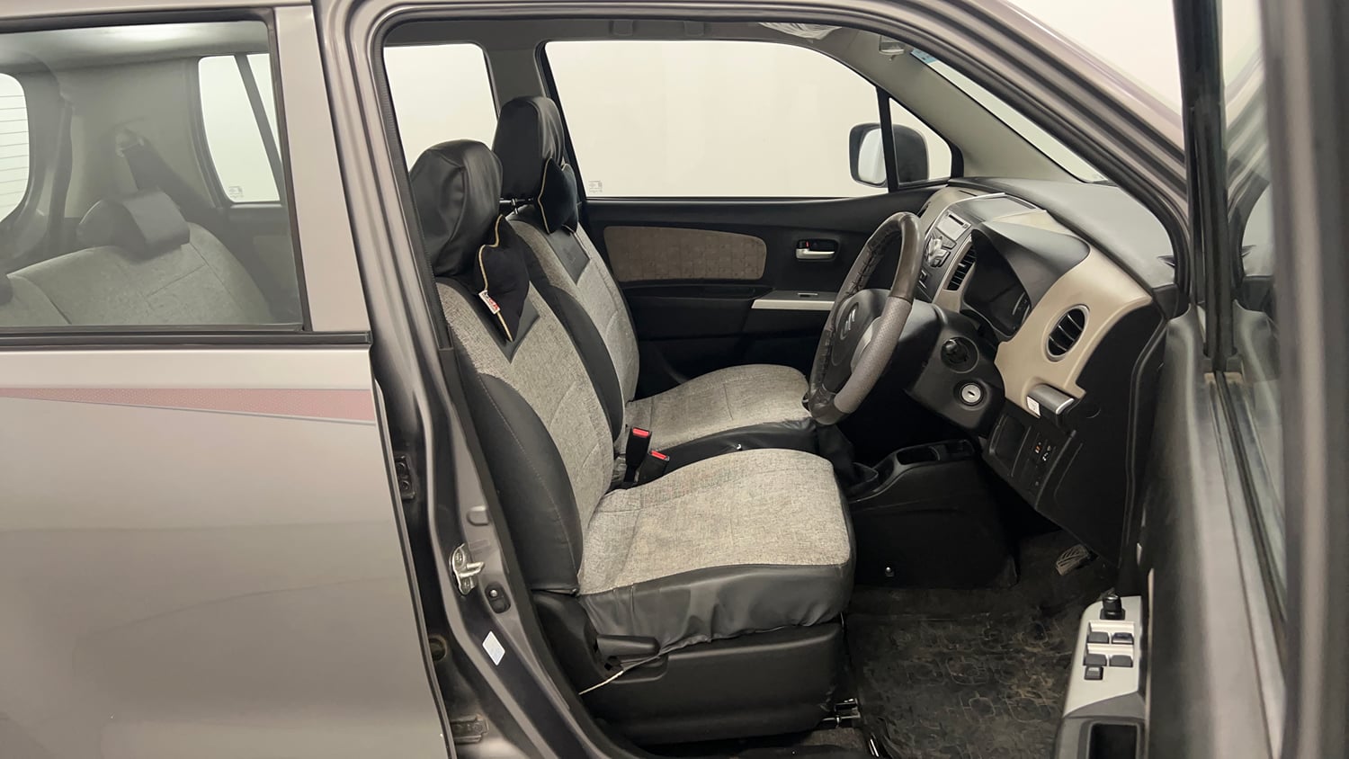 Used 2014 Maruti Suzuki Wagon R VXI Petrol Manual interior RIGHT SIDE FRONT DOOR CABIN VIEW