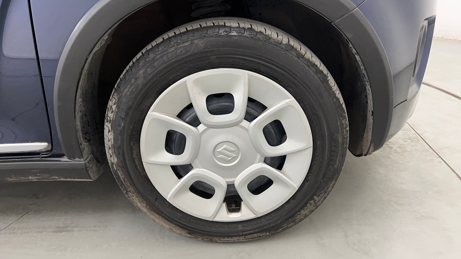 Used 2022 Maruti Suzuki Ignis Delta 1.2 AMT Petrol Automatic tyres RIGHT FRONT TYRE RIM VIEW