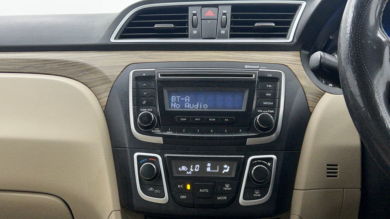 Used 2019 Maruti Suzuki Ciaz Delta Hybrid 1.5 AT Petrol Automatic interior MUSIC SYSTEM & AC CONTROL VIEW